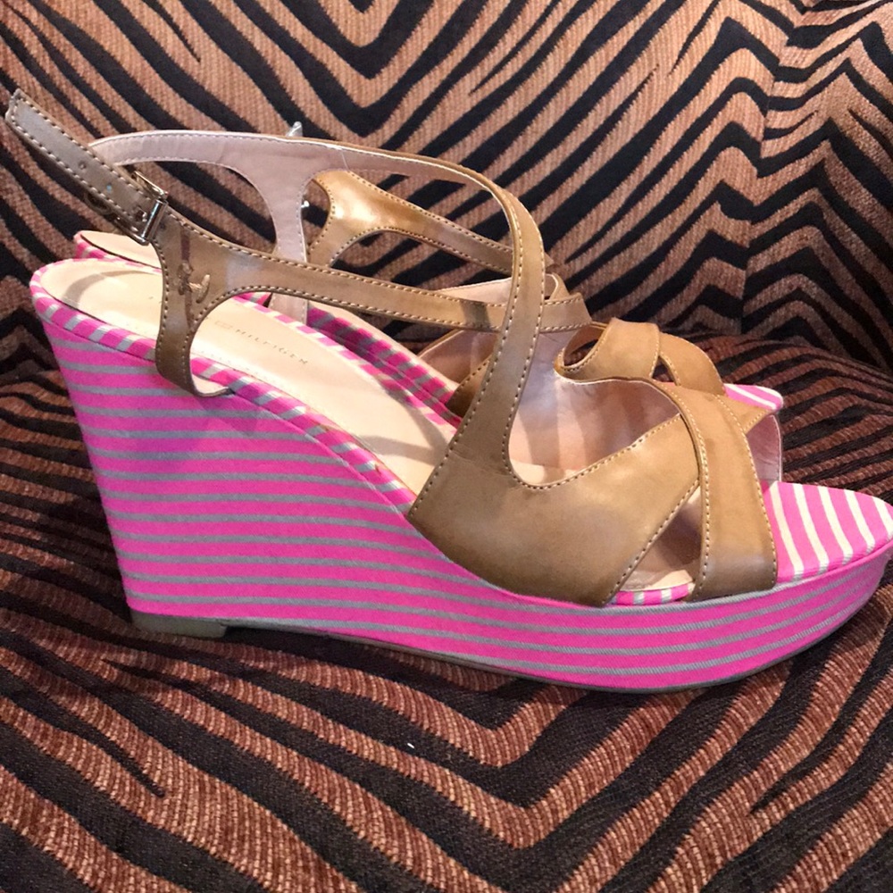 Tommy Hilfiger tan shoe with pink wedge size 9 1/2